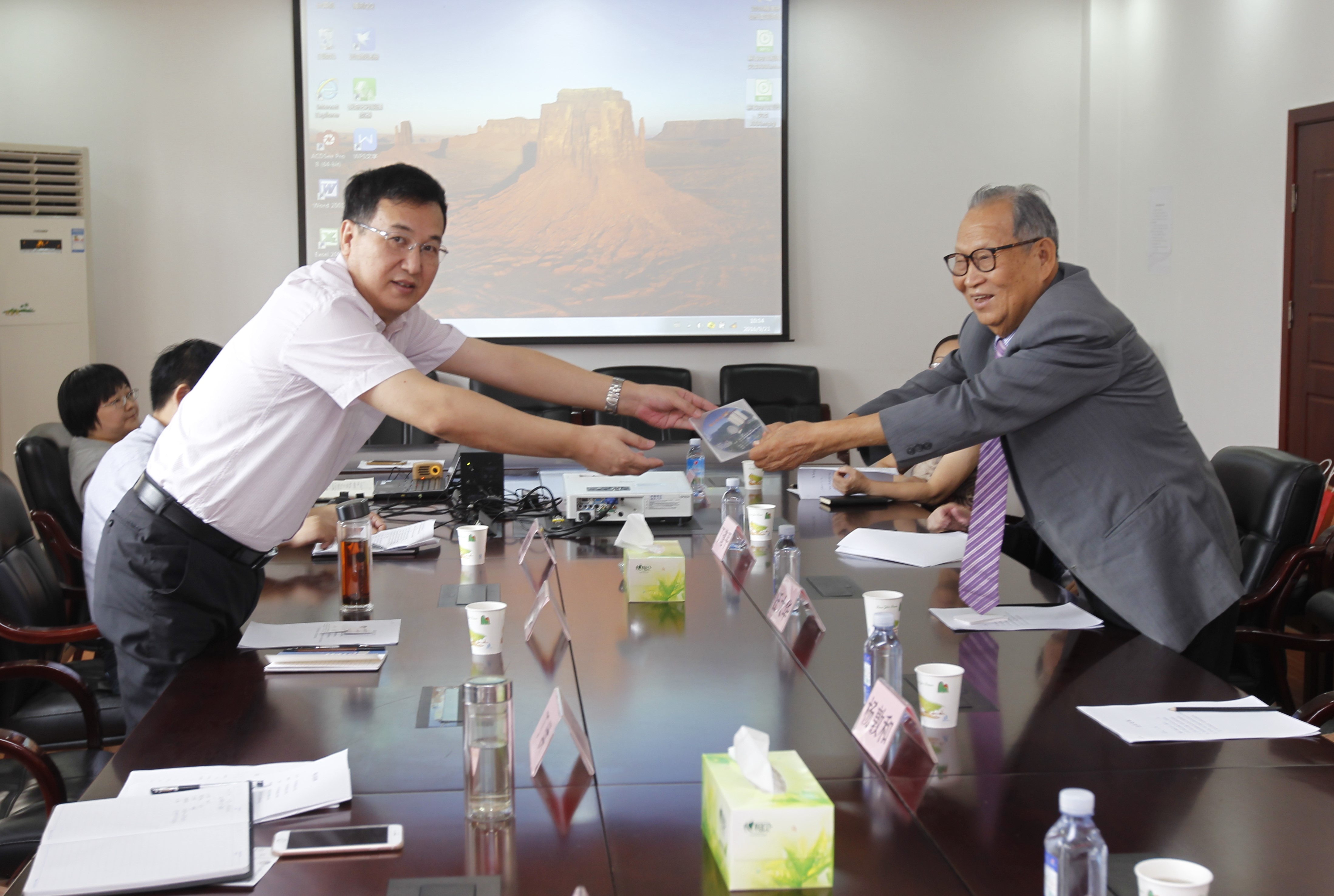 黄国雄局(馆)长会见 台湾《湖北文献》社社长汪大华一行