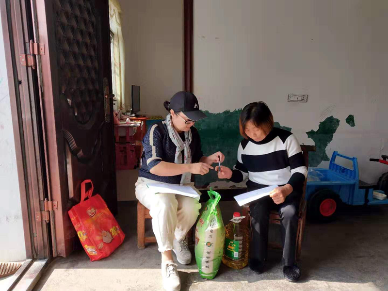 省档案馆副馆长李宗春到对口帮扶驻点村走访慰问